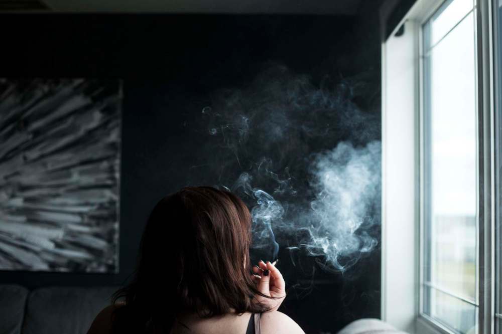 MIKAELA MACKENZIE / WINNIPEG FREE PRESS
A cannabis dealer pays for her gym membership and her own weed through her black-market sales, and she has no plans to stop after Wednesday.