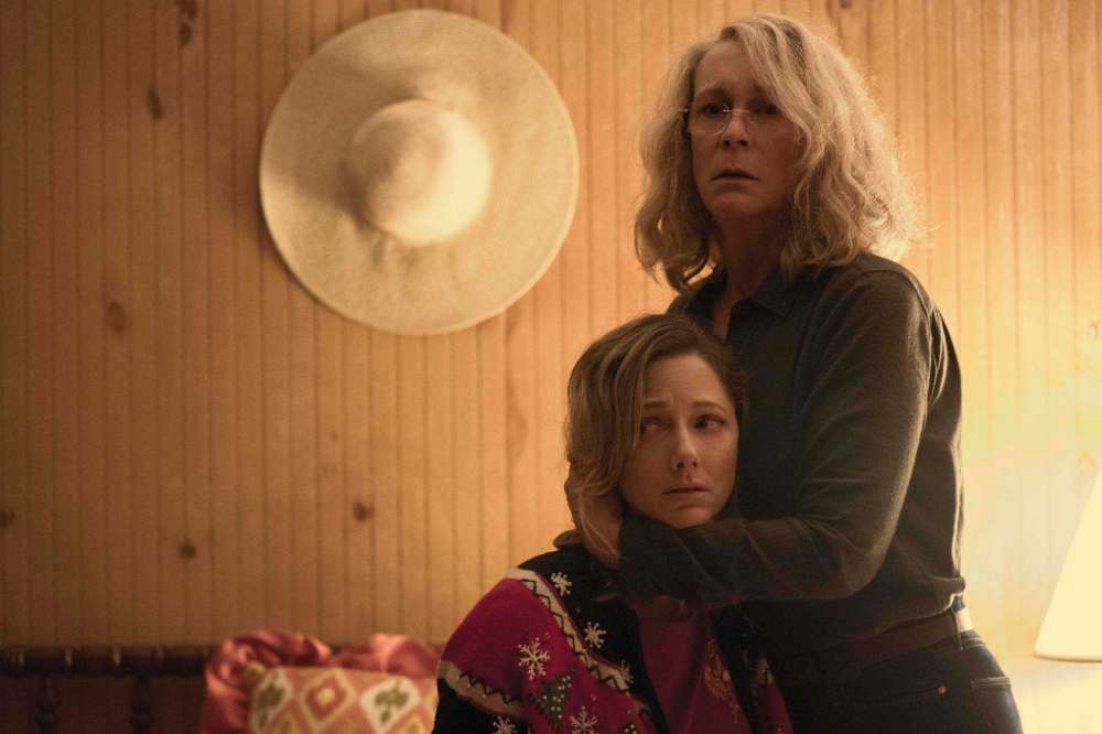 Laurie Strode (Jamie Lee Curtis) tries to protect her daughter Karen (Judy Greer).