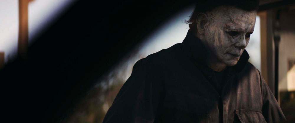 Masked killer Michael Myers (Jim Courtney) in Halloween.
