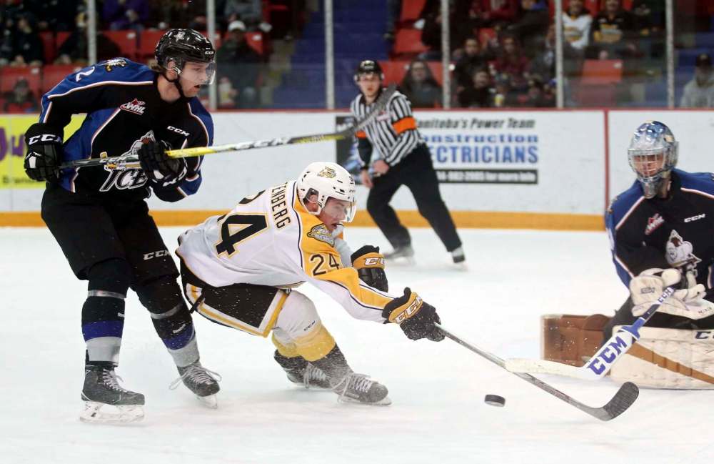Tim Smith / Brandon Sun files
Kootenay Ice defenceman Troy Murray (left) and goalie Payton Lee keep tabs on Brandon’s Connor Gutenberg. The Ice could be moving to Winnipeg.