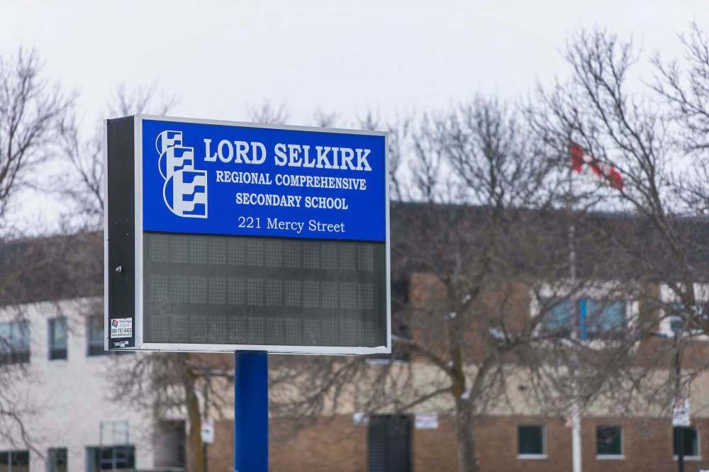 MIKAELA MACKENZIE / WINNIPEG FREE PRESS
Lord Selkirk Regional Comprehensive Secondary School stands empty after all 15 schools in the Lord Selkirk School Division were closed due to social media threats in Selkirk on Monday.