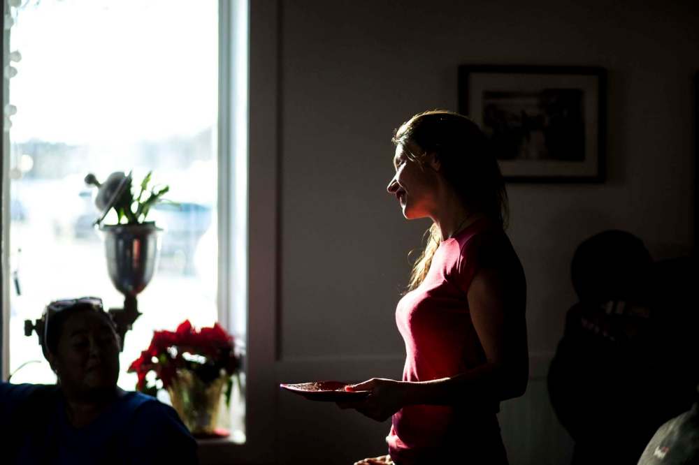 MIKAELA MACKENZIE / WINNIPEG FREE PRESS
Allison Slessor, owner of Modern Coffee, chats with customers in her newly opened cafe at Inkster and Main in Winnipeg.
