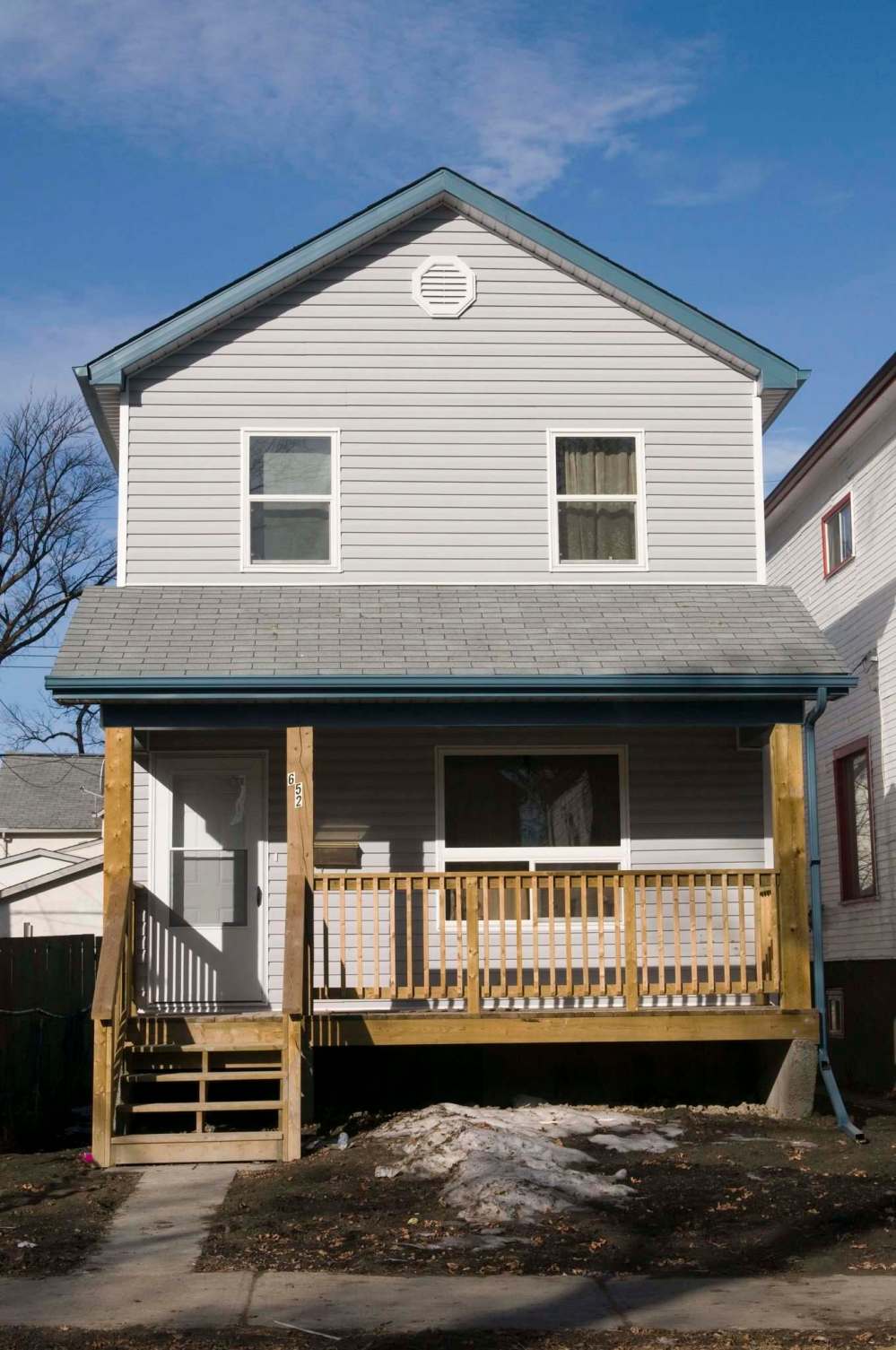A preliminary planning report detailed a list of issues to be tackled, including restricting lot coverage for infill, better community consultation and regulations on density and appropriate locations for various housing types. This home on Toronto Street is an example of a successful infill project. (David Lipnowski / Winnipeg Free Press files)