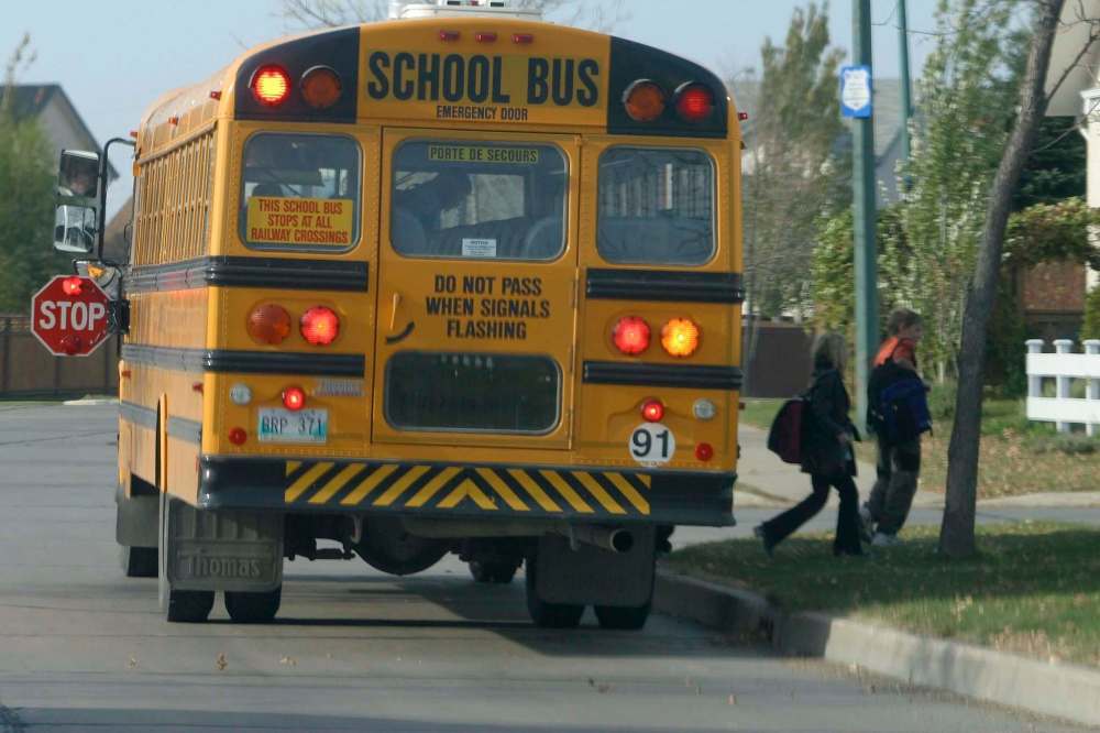 A parents group is calling for seatbelts on school buses as a way to improve safety for children. (Boris Minkevich / Winnipeg Free Press files)
