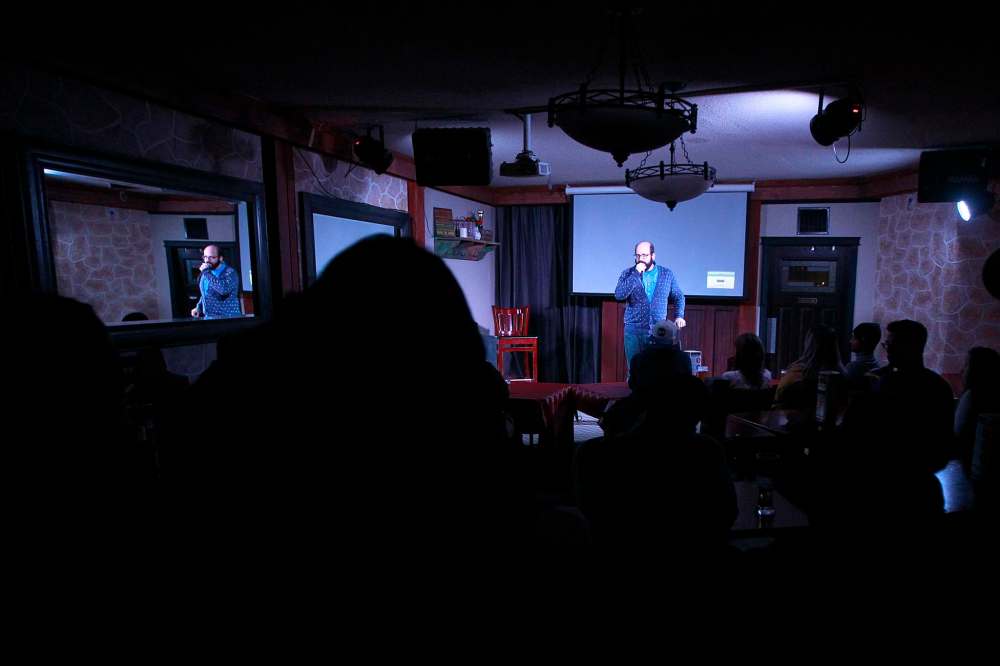 PHIL HOSSACK / WINNIPEG FREE PRESS
Comedian Dan Goldberg takes the stage at Wee Johnny’s comedy club, which is in the basemnet of Johnny G’s on McDermot Avenue.