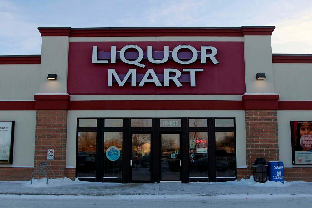 Phil Hossack/ Winnipeg Free Press
Manitoba Liquor store at Keewatin and Burrows.