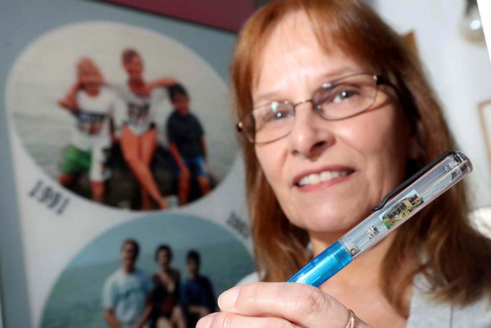 TREVOR HAGAN / WINNIPEG FREE PRESS
Her son, nephew and niece on a pen she custom ordered.