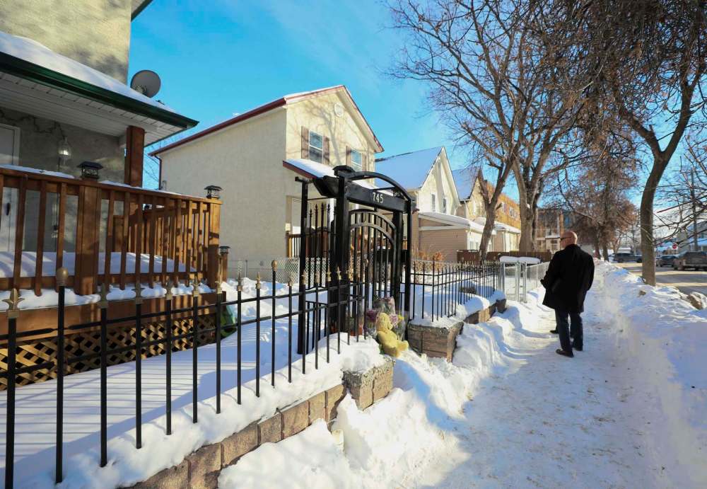 Police investigators at the McGee Street home where 17-year-old Jamie Adao was killed Sunday night. (Ruth Bonneville / Winnipeg Free Press)