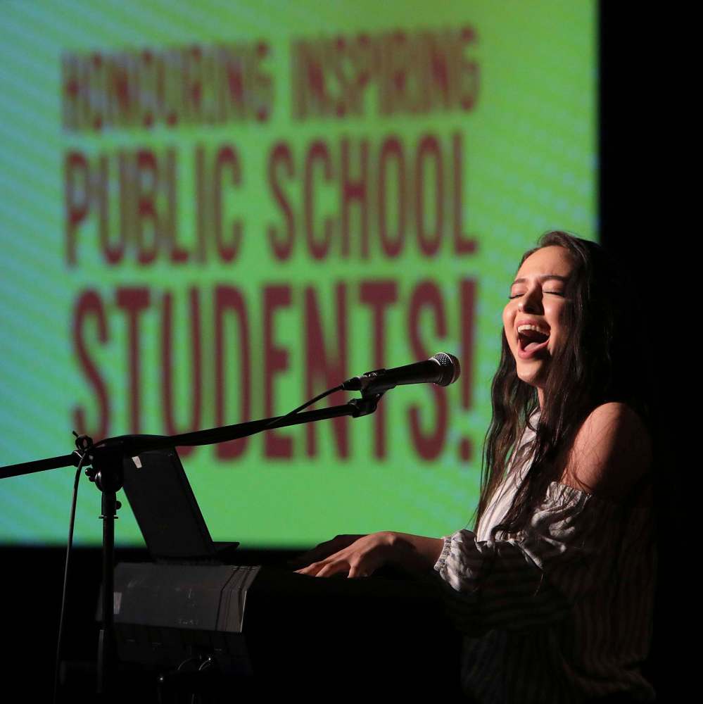 Faouzia performs at the 20th annual Manitoba Teachers' Society Young Humanitarian Award in 2017 at the Fairmont Hotel. (Jason Halstead / Free Press files)