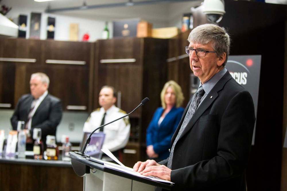 Manitoba Liquor and Lotteries president and CEO Peter Hak announced new anti-theft strategies Thursday, including trained loss-prevention officer teams, a no-bag policy at certain stores and changes to store layouts. (Mikaela Mackenzie / Winnipeg Free Press)