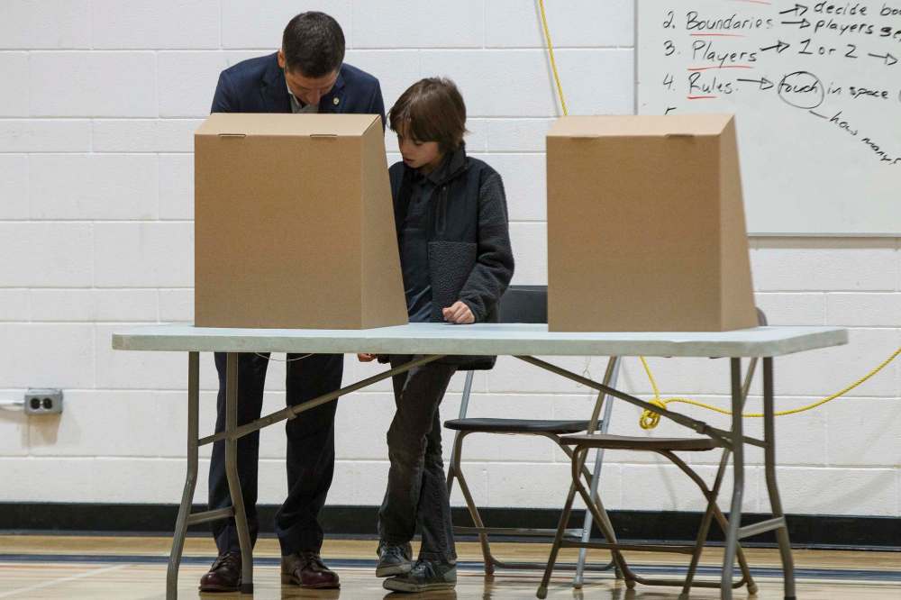 Everyone who registered to run in last year's municipal election is required to file an audited financial statement even if they withdrew from the campaign. (Mike Deal / Winnipeg Free Press files)