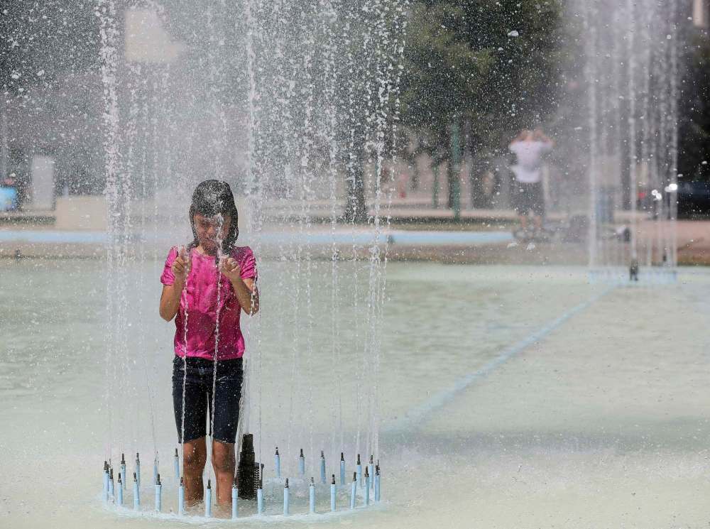 The fountain in Memorial Park is a good place to cool down on a hot day, but it has reached the end of its serviceable life. (Trevor Hagan / Winnipeg Free Press files)