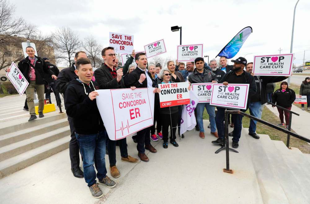 RUTH BONNEVILLE / WINNIPEG FREE PRESS
People rally outside Concordia Hospital over the lunch hour Wednesday in hopes of stopping the provincial government from closing the emergency room at the hospital.