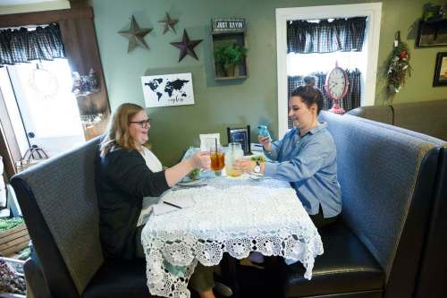 The Ole&rsquo; Farmhouse Café in Rosenort, where reporter Erin Lebar and columnist Jen Zoratti made a stop on Day 2 of their road trip visiting popular food stops in rural Manitoba. (Mike Deal / Free Press files)