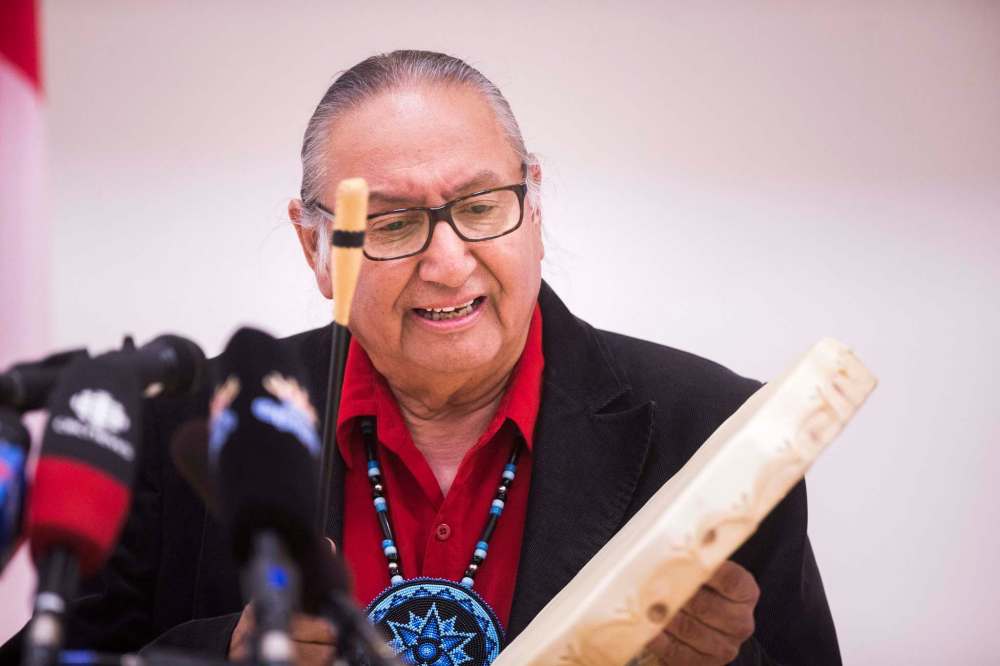 MIKAELA MACKENZIE / WINNIPEG FREE PRESS FILES
Elder Carl Stone opens the ceremony with a drumming song at the grand opening of the expanded campus of Southeast Collegiate, a secondary school that welcomes First Nations students from communities across Manitoba, in Winnipeg on Thursday, Sept. 6, 2018.