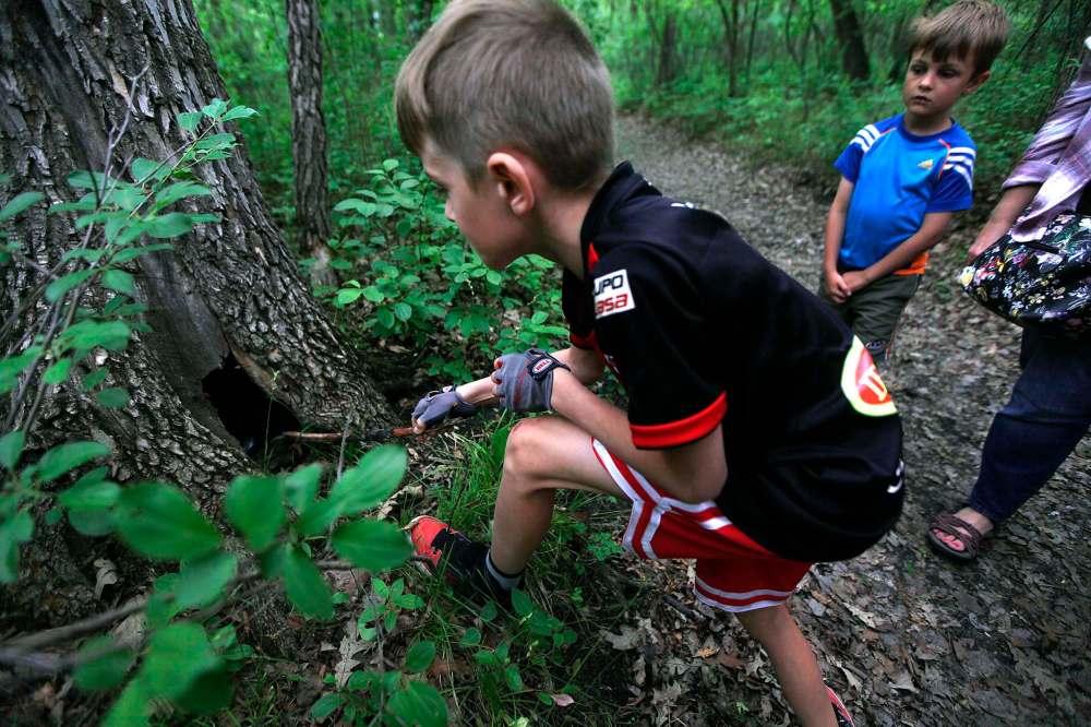 PHIL HOSSACK / WINNIPEG FREE PRESS
Grayson Kroeker, 10, probes inside a potential rock hideout.
