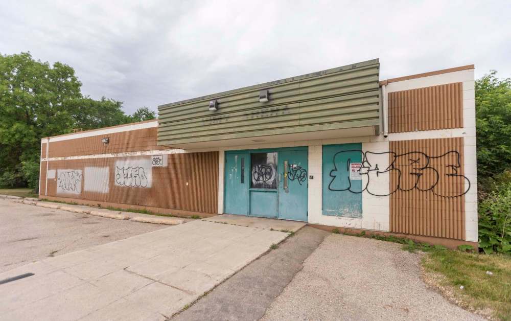 The auditor general’s office has requested city officials turn over records relating to how city hall declared the old Vimy Arena property surplus. (Sasha Sefter / Winnipeg Free Press)