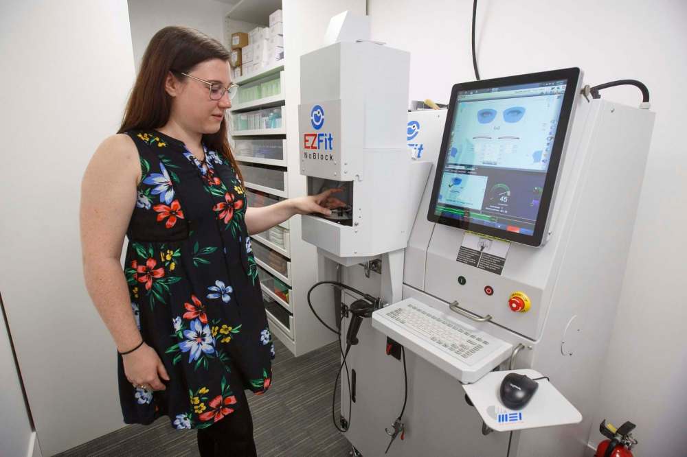 Lab manager Susan Hoff uses the MEI EasyFit lens edging system. (Mike Deal / Winnipeg Free Press)