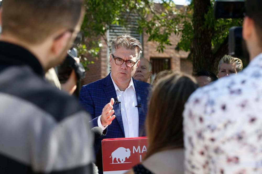 JOHN WOODS / WINNIPEG FREE PRESS
Dougald Lamont speaks to reporters at Seven Oaks General Hospital Sunday.
