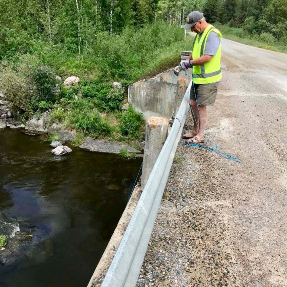 Lake Winnipeg Foundation
Jim Duthie, a citizen scientist with the Lake Winnipeg Community-Based Monitoring Network, takes water samples at Bird Lake.