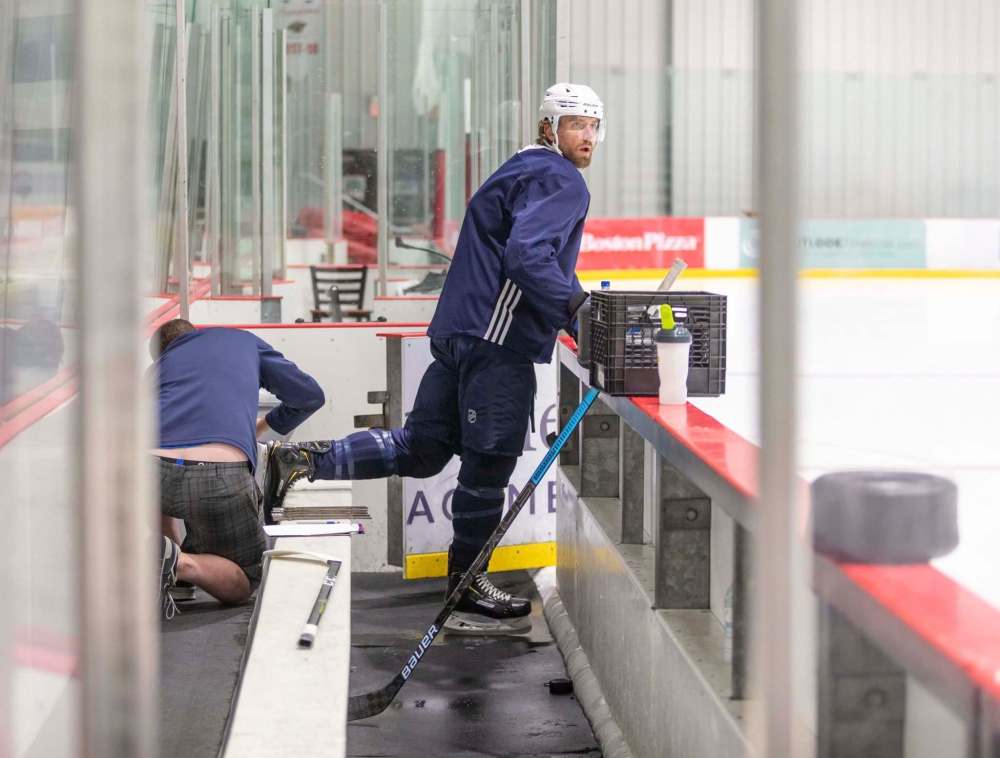 Wheeler gets his skate blade replaced while getting in some ice time at the Bell MTS Iceplex Tuesday morning. (Sasha Sefter / Winnipeg Free Press)