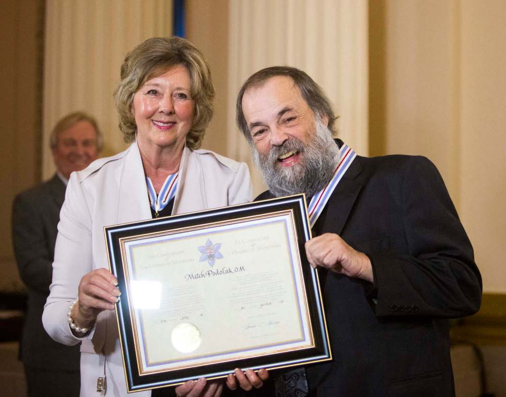 Mitch Podolak was awarded the Order of Manitoba in 2015. (Mikaela MacKenzie / Winnipeg Free Press files)