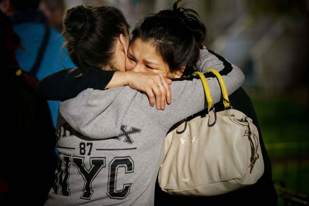 JOHN WOODS / WINNIPEG FREE PRESS
Tammy Green, Norma Andrews’ best friend, weeps at the vigil.