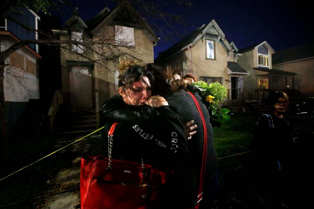 JOHN WOODS / WINNIPEG FREE PRESS
Jessica Wells, a friend of Norma Andrews, weeps with friends as family and friends gather for a vigil.