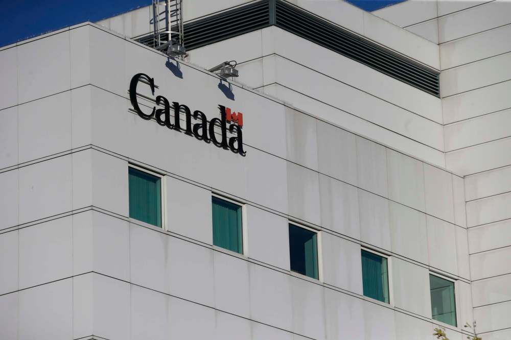 JOHN WOODS / WINNIPEG FREE PRESS
 Staff in Winnipeg dedicated to advancing science lament red tape and onerous reporting requirements imposed by their counterparts in Ottawa.