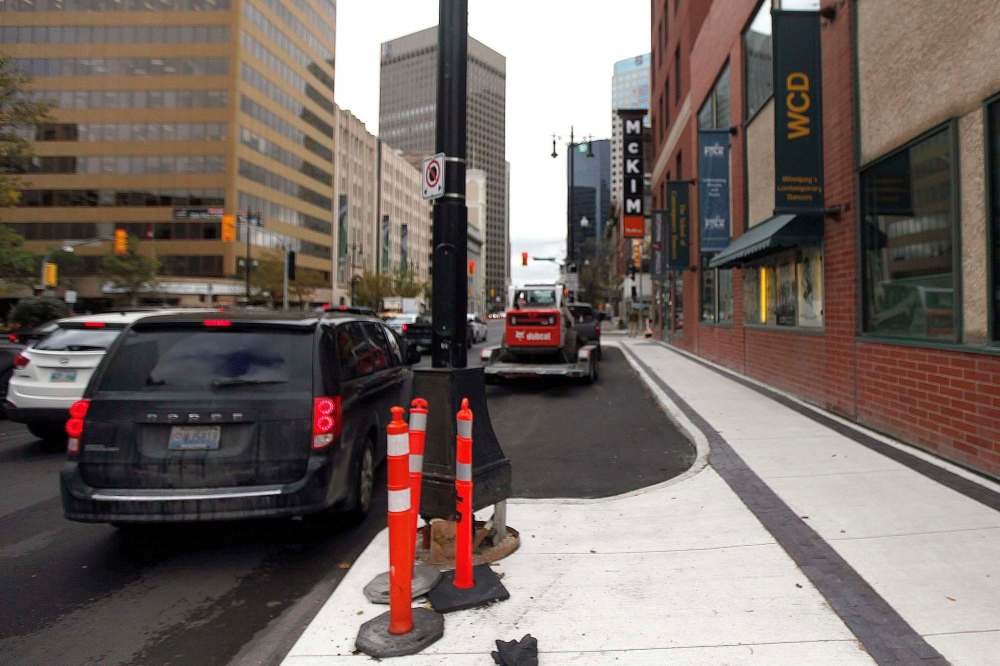 The city recently narrowed the sidewalk on the west side of Main Street at Bannatyne Avenue to create a loading zone. (Phil Hossack / Winnipeg Free Press)