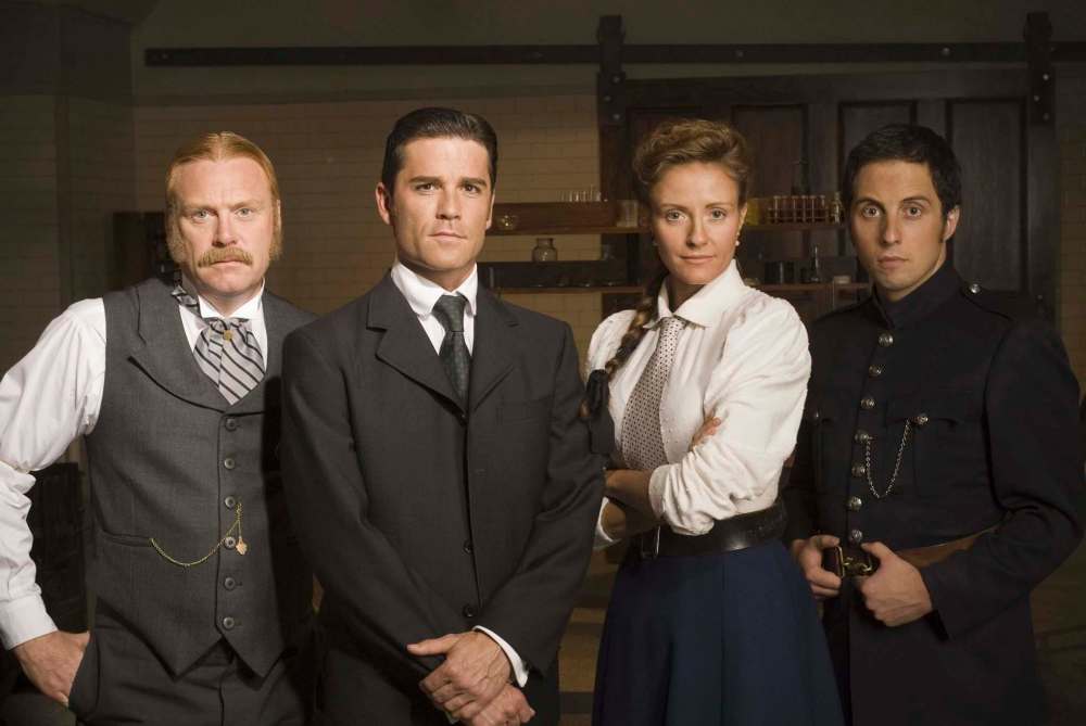CNS-TV-GEMINI
Left to Right: Thomas Craig (Insp. Brackenreid), Yannic Bisson (William Murdoch), Hélène Joy (Dr. Julia Ogden) and Jonny Harris (Const. George Crabtree) star in Murdoch Mysteries.