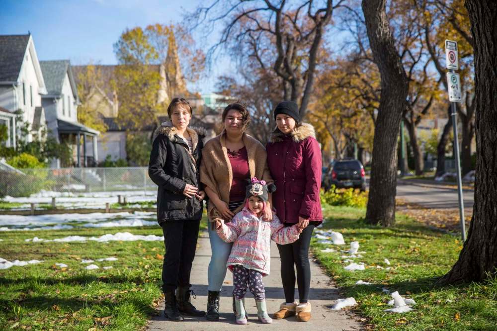 Charlene Harper (from left), Shanae Harper, Alice Connolly, 3, and Melissa Harper, had to jump from the roof to escape the flames. (Mikaela MacKenzie / Winnipeg Free Press)