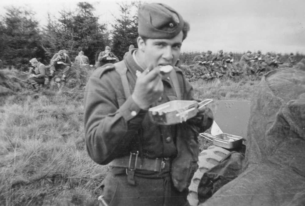 Albrechtsen served 18 months of compulsory duty in the Danish army.