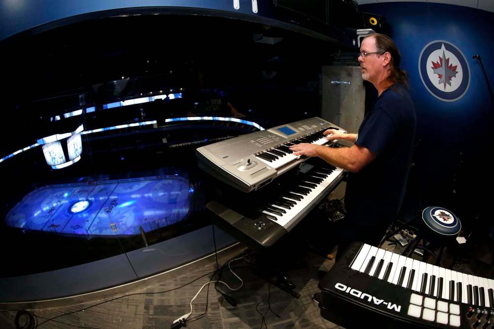 JOHN WOODS / WINNIPEG FREE PRESS
Chris Eccles warms up by playing part of The Final Countdown by Europe.