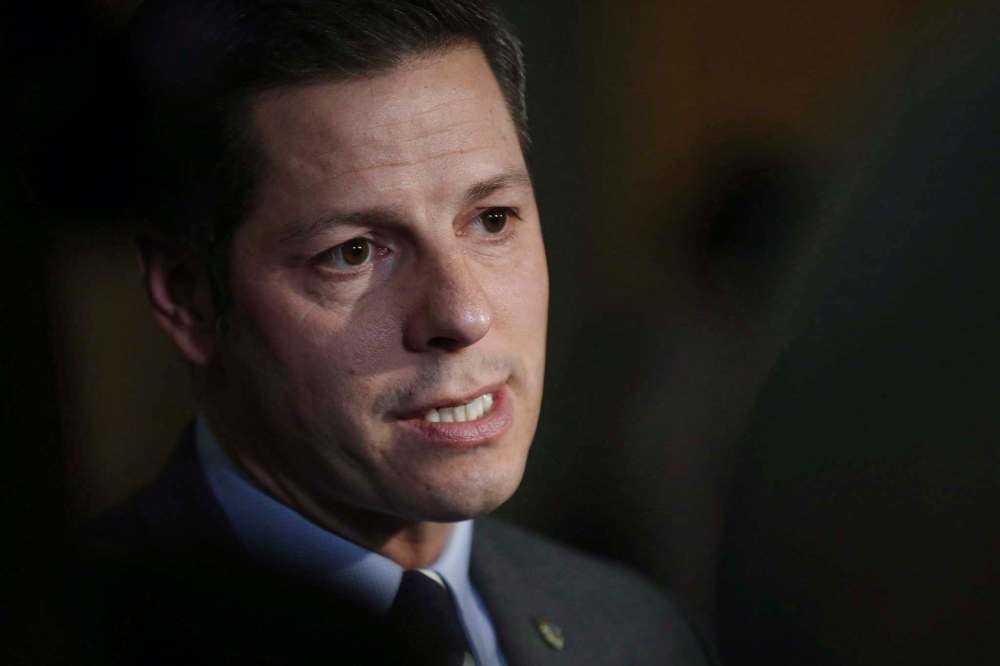 JOHN WOODS / THE CANADIAN PRESS FILES
Winnipeg mayor Brian Bowman asked researchers from Harvard University to look at Winnipeg to find a way to reduce police service calls.