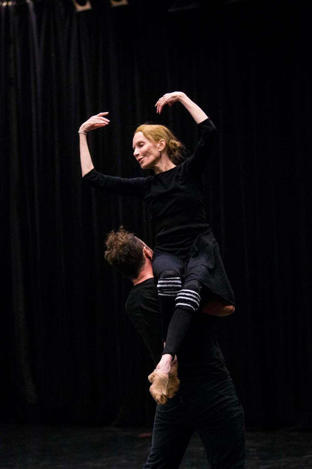 Evelyn Hart and Zhenya Cerneacov star in Four Old Legs, made up of 16 vignettes performed around a wooden kitchen table and chairs. (Mikaela MacKenzie / Winnipeg Free Press)