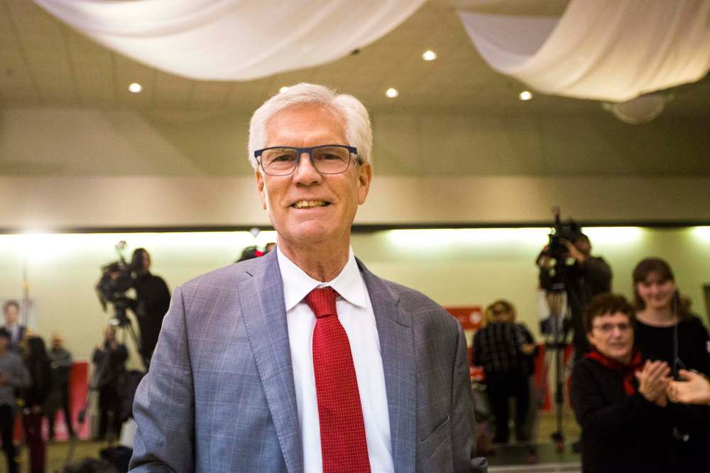 Jim Carr’s new role as “special representative” will not have him sitting at the cabinet table, but rather will involve informing Trudeau about how issues are resonating in Alberta, Saskatchewan and Manitoba. (Mikaela MacKenzie / Free Press files)
