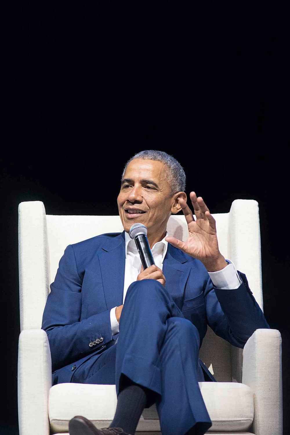DWAYNE LARSON / Tinepublic Inc.
Barack Obama spoke to a sold-out crowd at Bell MTS Place Monday where one fan referred to him as the best orator of our time.