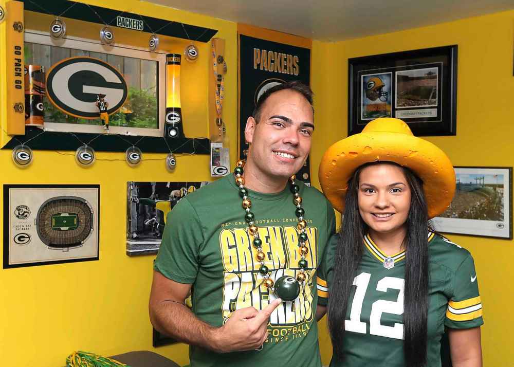 SASHA SEFTER / WINNIPEG FREE PRESS
Jesse (left) and Janeen Martin are Green Bay Packers super-fans. Jesse has transformed his basement into the ultimate packers man cave with memorabilia covering every wall.