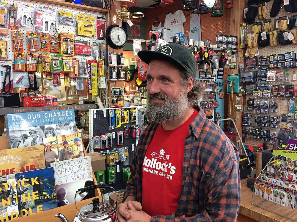 MARTIN CASH / WINNIPEG FREE PRESS FILES
Pollock’s Hardware Co-op general manager Steve Kirk will meet with co-op members on Sat., Feb. 16, at the Luxton Community Centre.