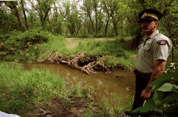 DAVE JOHNSON / WINNIPEG FREE PRESS archives
In file photo, RCMP Const. Ron Muir stands at scene of where 16-year-old Brigitte Grenier was found dead in 1990.