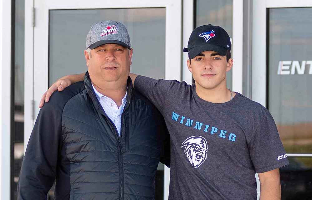 SASHA SEFTER / WINNIPEG FREE PRESS
The Savoies, dad Scott, left, and his son Matt visit the Rink Training Centre Wednesday afternoon.