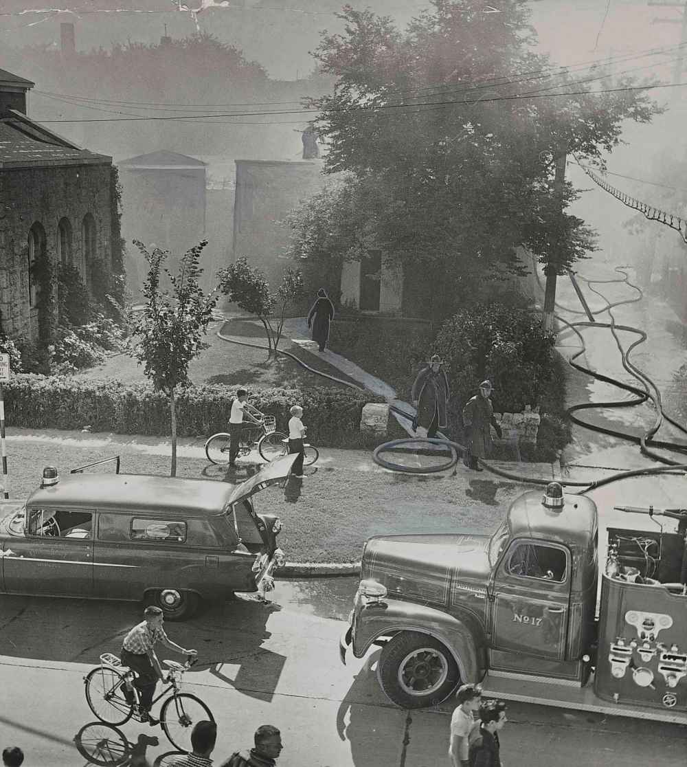 Action outside the fire. (Bill Rose / Winnipeg Free Press files)