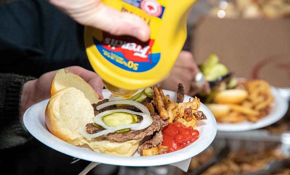 A late lunch will be served, just like every social. (Mike Sudoma / Winnipeg Free Press files)