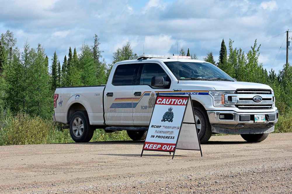 TESSA VANDERHART / WINNIPEG FREE PRESS
A roadblock was set up outside Gillam on Tuesday.