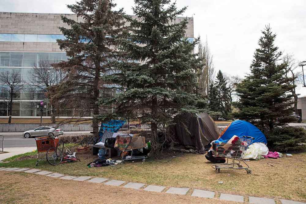 MIKE DEAL / WINNIPEG FREE PRESS FILES
Makeshift shelters have appeared in parks, church yards and along the city's riverbanks, among other locations.