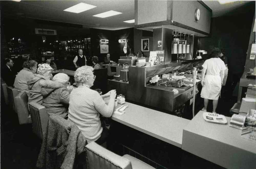 C. Kelekis Restaurant and its patrons in 1989. (Wayne Glowacki / Winnipeg Free Press files)