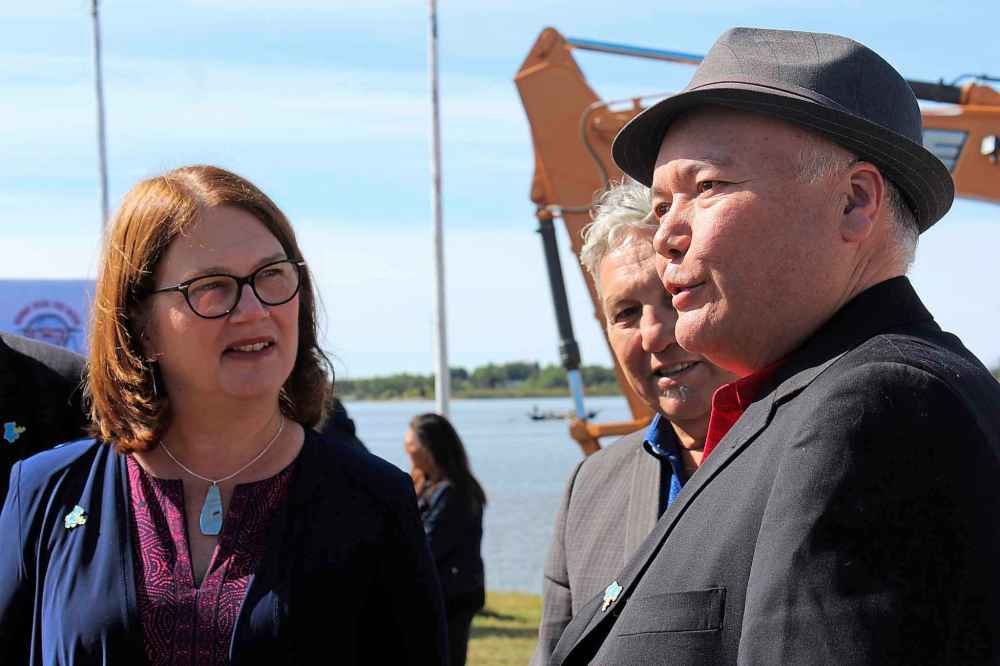 JESSICA BOTELHO-URBANSKI / WINNIPEG FREE PRESS  
Minister of Indigenous Services Jane Philpott and Norway House Cree Nation Chief Larson Anderson speak after the federal government announced $100-million in funding for a health centre in the northern First Nation.