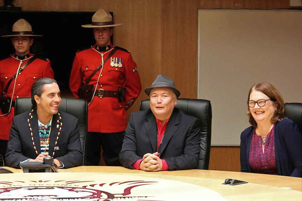 JESSICA BOTELHO-URBANSKI / WINNIPEG FREE PRESS  
Assembly of Manitoba Chiefs Grand Chief Arlen Dumas, Norway House Cree Nation Chief Larson Anderson and Minister of Indigenous Services Jane Philpott met in Norway House Friday. Philpott said Canada would spend $100 million over the next five years to build the Norway House Cree Nation Health Centre of Excellence, which will replace the area's old hospital.