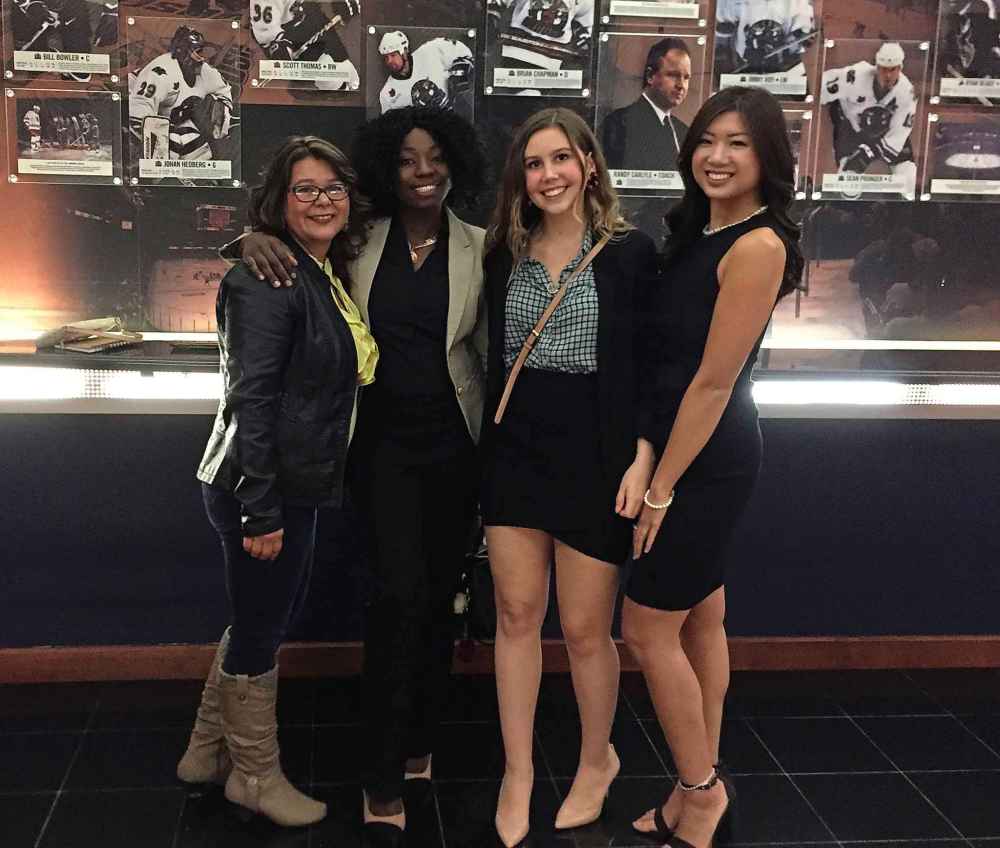 SUPPLIED
University of Winnipeg students Courtney Bear, Rachelle Kabuha, Sidney Leggett and Beverly Tran got to meet Michelle Obama briefly on Tuesday.